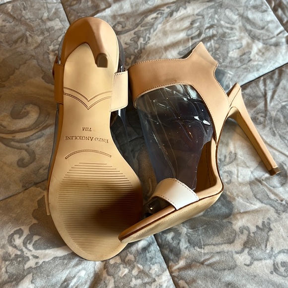 NWT Enzo Angiolini two-tone heel. - Picture 3 of 8